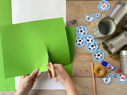 Schritt 2: Die grünen Papier-Rechtecke ausschneiden
