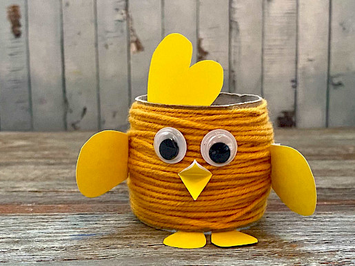 Schritt 4: Flügel, Schnabel, Kamm und Augen aufkleben
