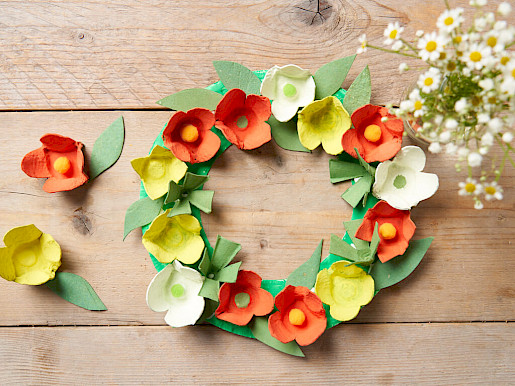 Blumenkranz aus Eierkartons