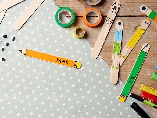 Schritt 2: Einen Namen auf den Stift schreiben – fertig.