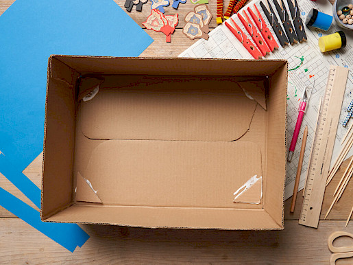 Schritt 1: Material vorbereiten und Ecken einkleben