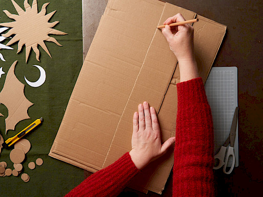 Schritt 5: Pappstreifen als Bretter ausschneiden
