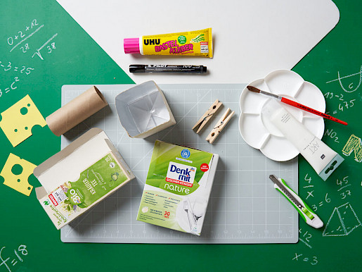 Materialien zum Basteln eines Schreibtischorganizers