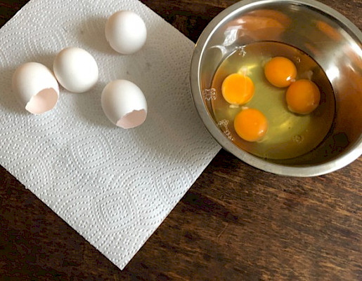 Schritt 2: Eier entleeren