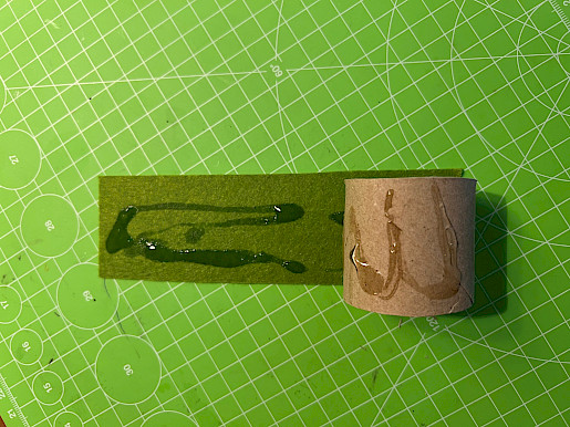 Schritt 1: Klopapierrolle bekleben
