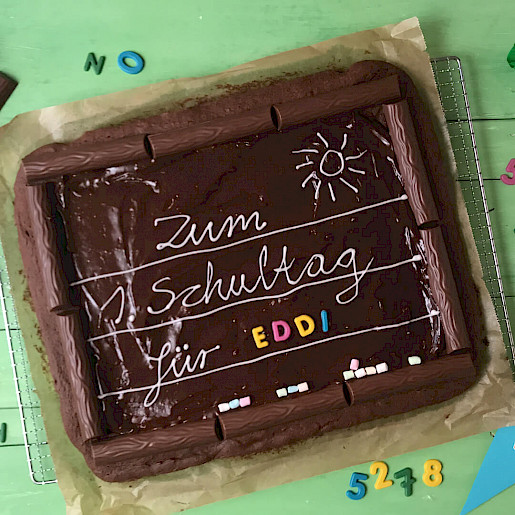 Leckerer Kuchen zur Einschulung in Tafelform